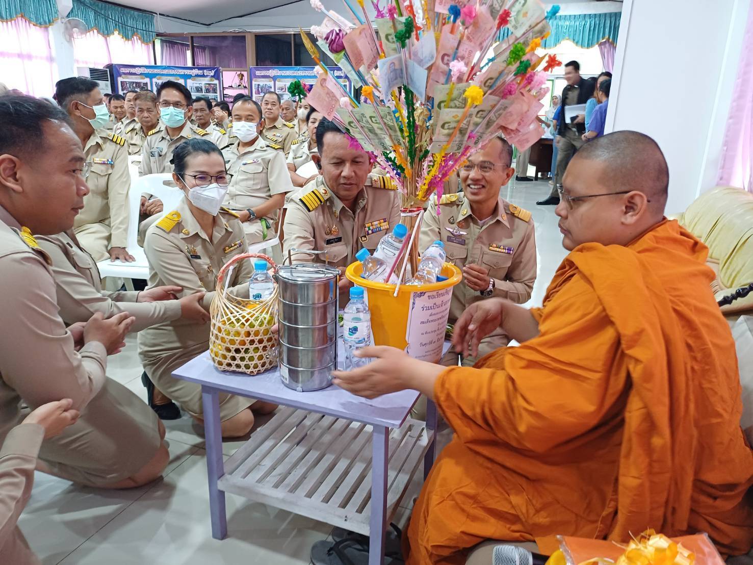 อำเภอปากเกร็ด หนุนความเป็นอยู่เด็กยากไร้ จัดกิจกรรมทอดผ้าป่าสมทบกองทุนพัฒนาเด็กชนบทในพระราชูปถัมภ์ฯ