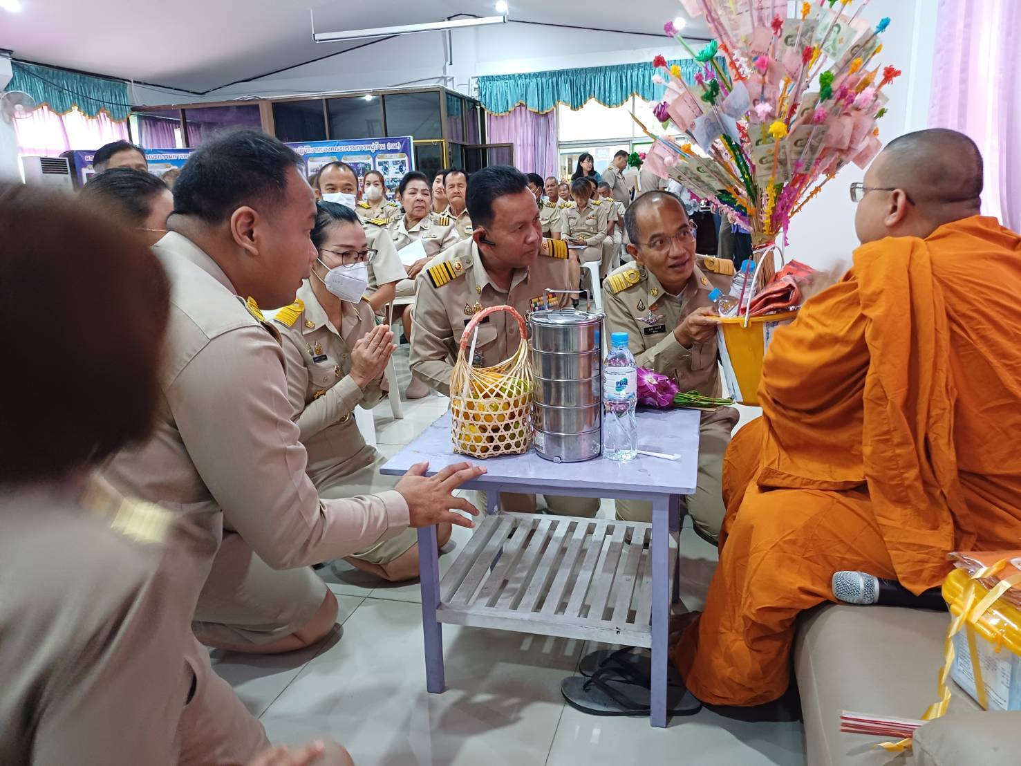 อำเภอปากเกร็ด หนุนความเป็นอยู่เด็กยากไร้ จัดกิจกรรมทอดผ้าป่าสมทบกองทุนพัฒนาเด็กชนบทในพระราชูปถัมภ์ฯ