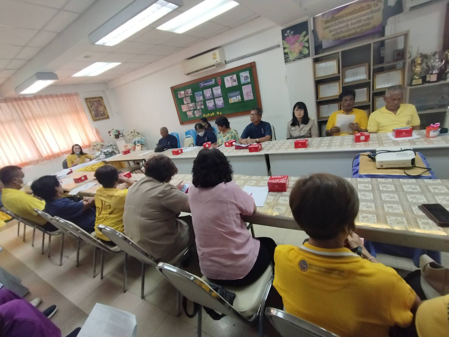 สพอ.ปากเกร็ด ดำเนินโครงการสนับสนุนและให้ความช่วยเหลือครัวเรือนยากจนแบบบูรณาการ กิจกรรมที่ 1 ประชุมเชิงปฏิบัติการเพื่อบูรณาการความร่วมมือในการช่วยเหลือครัวเรือนยากจน