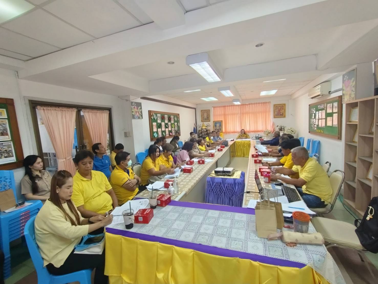 สพอ.ปากเกร็ด ดำเนินโครงการสนับสนุนและให้ความช่วยเหลือครัวเรือนยากจนแบบบูรณาการ กิจกรรมที่ 1 ประชุมเชิงปฏิบัติการเพื่อบูรณาการความร่วมมือในการช่วยเหลือครัวเรือนยากจน