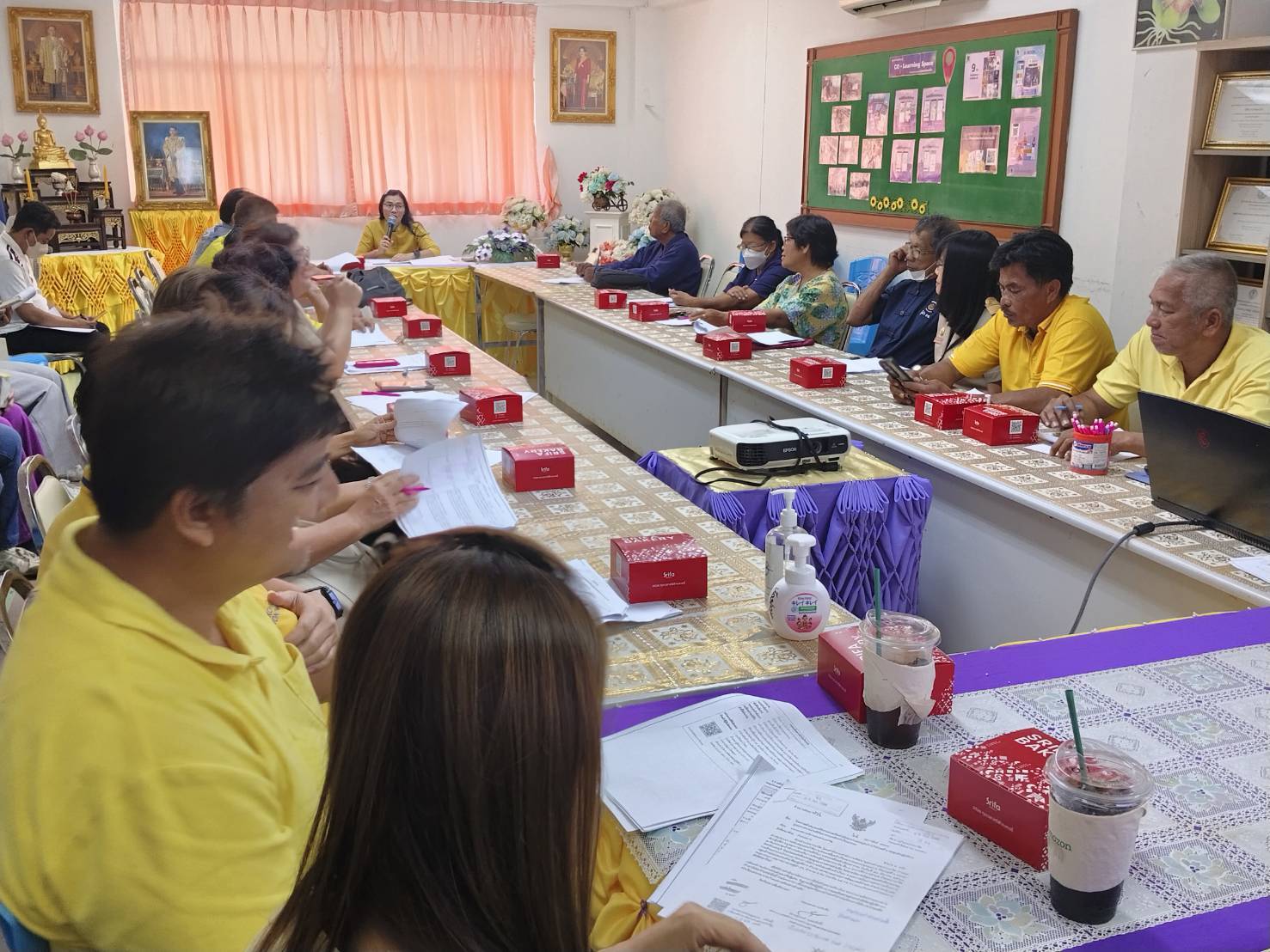 สพอ.ปากเกร็ด ดำเนินโครงการสนับสนุนและให้ความช่วยเหลือครัวเรือนยากจนแบบบูรณาการ กิจกรรมที่ 1 ประชุมเชิงปฏิบัติการเพื่อบูรณาการความร่วมมือในการช่วยเหลือครัวเรือนยากจน