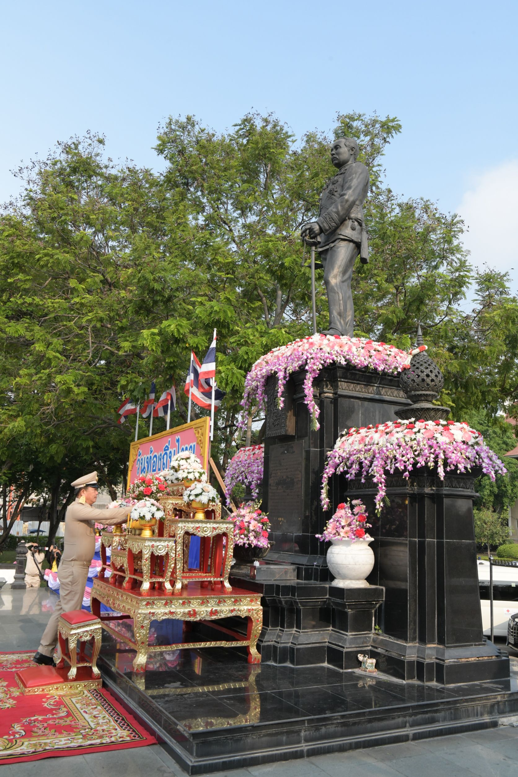 พช.นนทบุรีร่วมพิธีวันท้องถิ่นไทยน้อมรำลึกถึงพระมหากรุณาธิคุณของพระบาทสมเด็จพระจุลจอมเกล้าเจ้าอยู่หัว