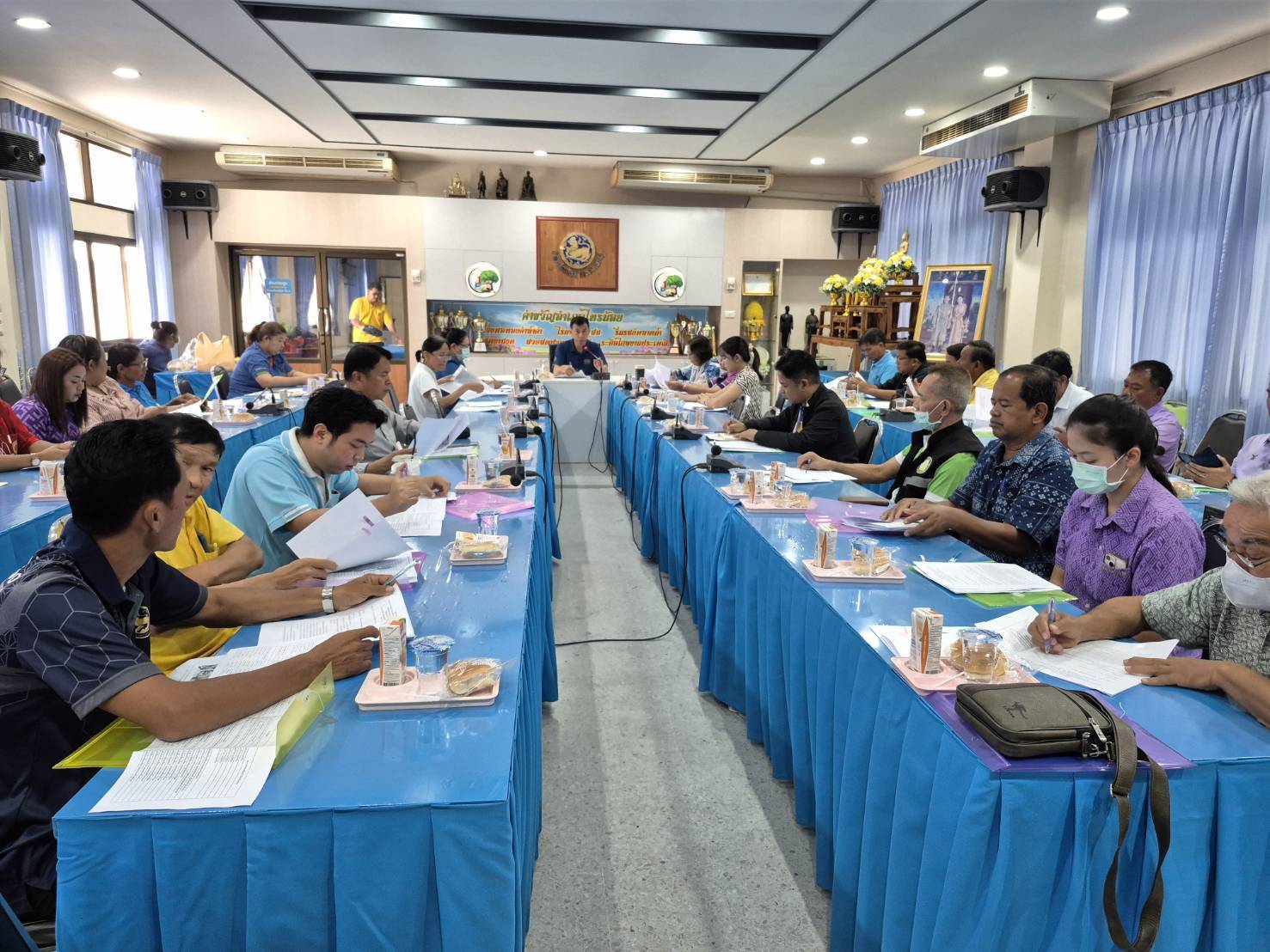 พช.ไทรน้อย ดำเนินโครงการประชุมเชิงปฏิบัติการส่งเสริมการบูรณาการกลไกการขับเคลื่อนการขจัดความยากจนระดับอำเภอ