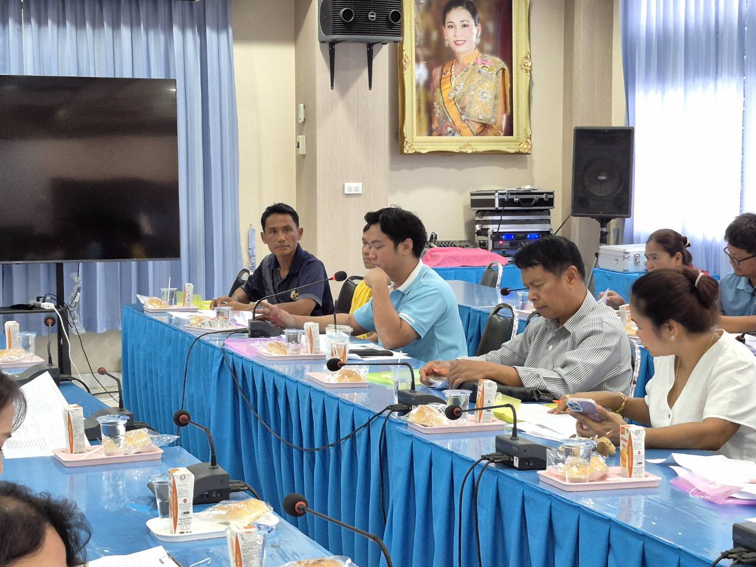 พช.ไทรน้อย ดำเนินโครงการประชุมเชิงปฏิบัติการส่งเสริมการบูรณาการกลไกการขับเคลื่อนการขจัดความยากจนระดับอำเภอ