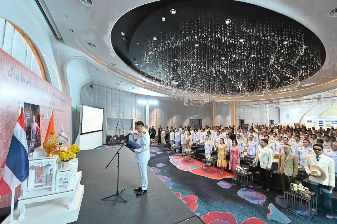 ผู้ว่าราชการจังหวัดนนทบุรีร่วมพิธีมอบลายผ้าพระราชทาน “ผ้าลายสิริราชพัสตราภรณ์“ ตามแนวพระดำริ ”ผ้าไทยใส่ให้สนุก“ ของสมเด็จพระเจ้าลูกเธอ เจ้าฟ้าสิริวัณณวรี นารีรีตนราชกัญญา