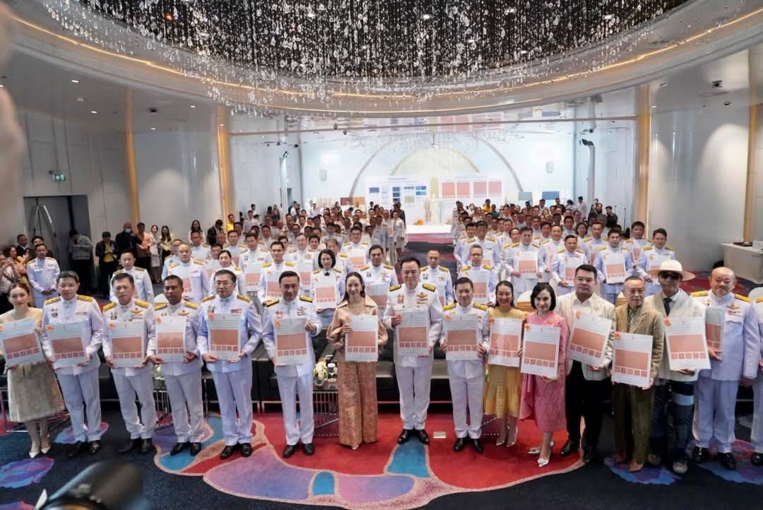 ผู้ว่าราชการจังหวัดนนทบุรีร่วมพิธีมอบลายผ้าพระราชทาน “ผ้าลายสิริราชพัสตราภรณ์“ ตามแนวพระดำริ ”ผ้าไทยใส่ให้สนุก“ ของสมเด็จพระเจ้าลูกเธอ เจ้าฟ้าสิริวัณณวรี นารีรีตนราชกัญญา