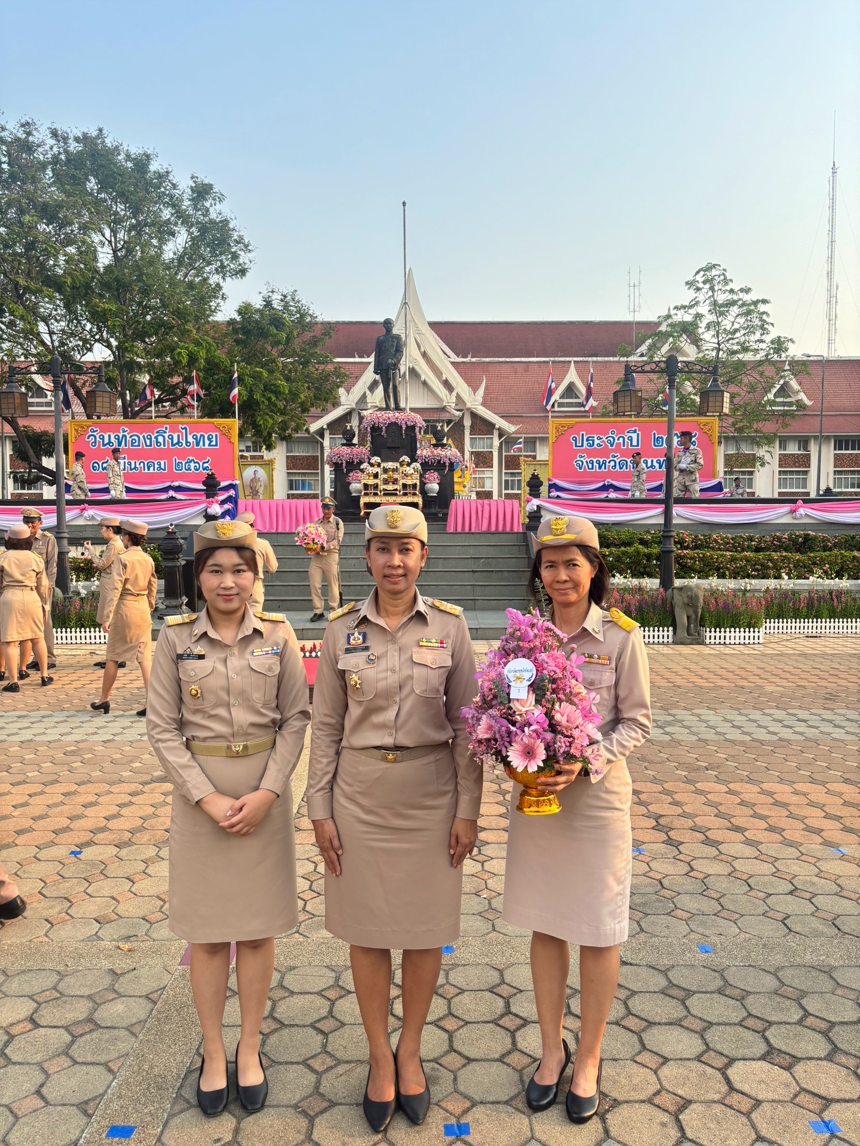 พช.นนทบุรีร่วมพิธีวันท้องถิ่นไทยน้อมรำลึกถึงพระมหากรุณาธิคุณของพระบาทสมเด็จพระจุลจอมเกล้าเจ้าอยู่หัว