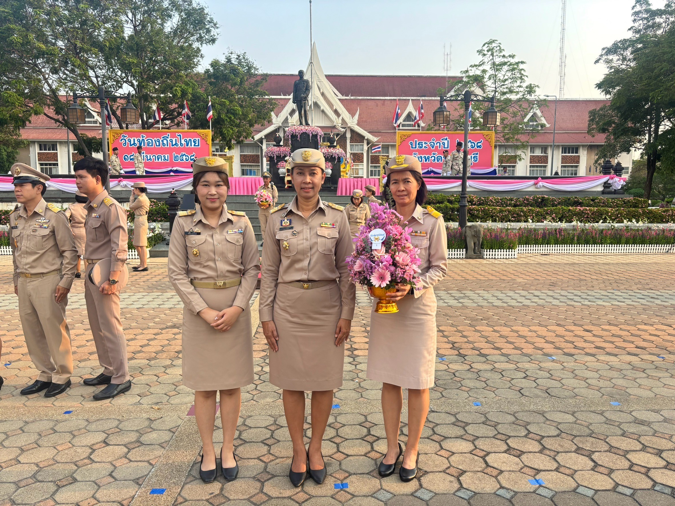 พช.นนทบุรีร่วมพิธีวันท้องถิ่นไทยน้อมรำลึกถึงพระมหากรุณาธิคุณของพระบาทสมเด็จพระจุลจอมเกล้าเจ้าอยู่หัว