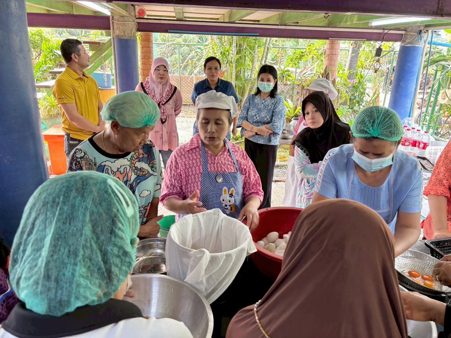 🏡พช.บางบัวทอง ดำเนินโครงการสนับสนุนและให้ความช่วยเหลือครัวเรือนยากจนแบบบูรณาการ กิจกรรมที่ 2 ดำเนินกิจกรรม/โครงการให้ความช่วยเหลือครัวเรือนยากจน