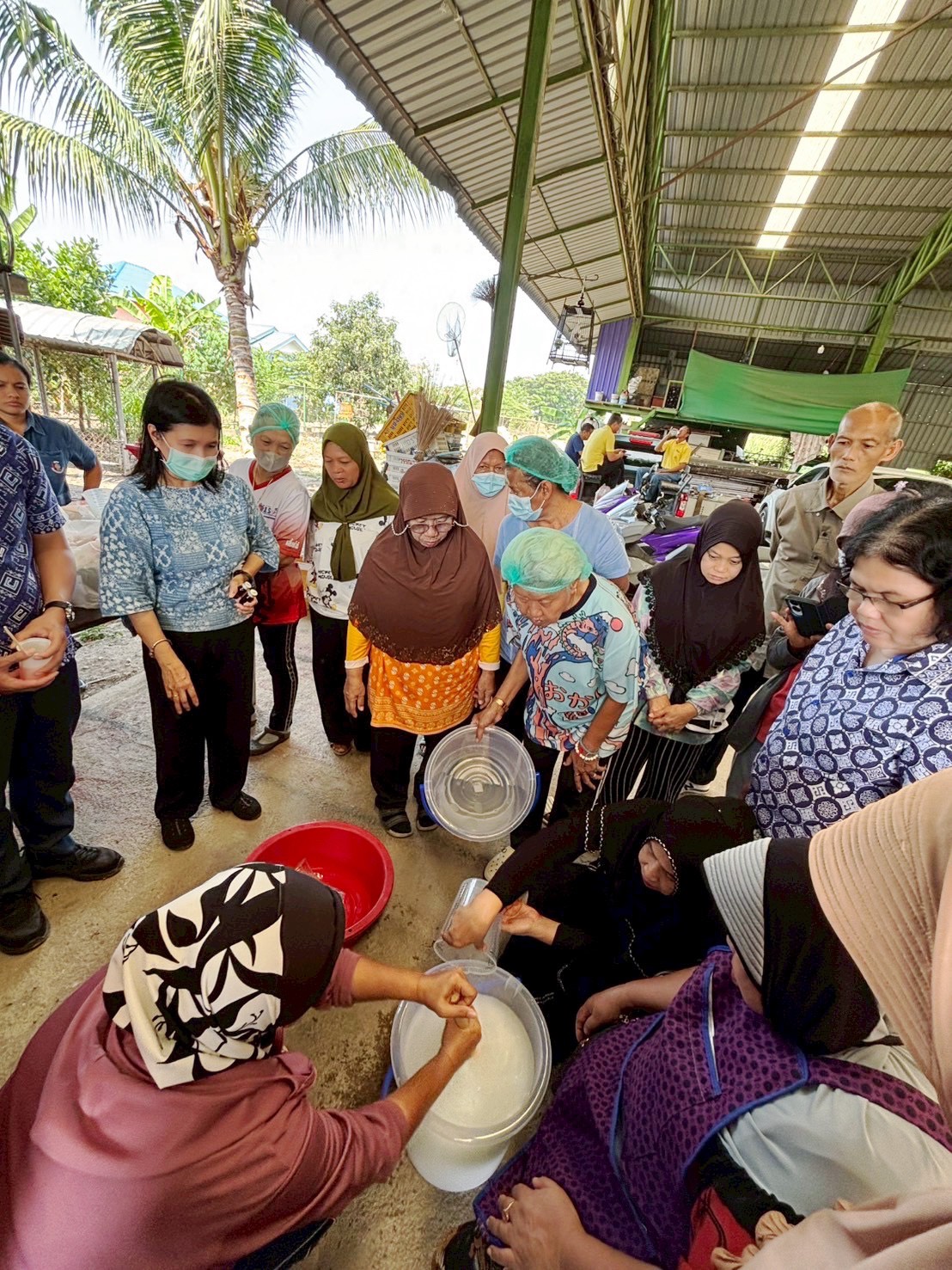 🏡พช.บางบัวทอง ดำเนินโครงการสนับสนุนและให้ความช่วยเหลือครัวเรือนยากจนแบบบูรณาการ กิจกรรมที่ 2 ดำเนินกิจกรรม/โครงการให้ความช่วยเหลือครัวเรือนยากจน