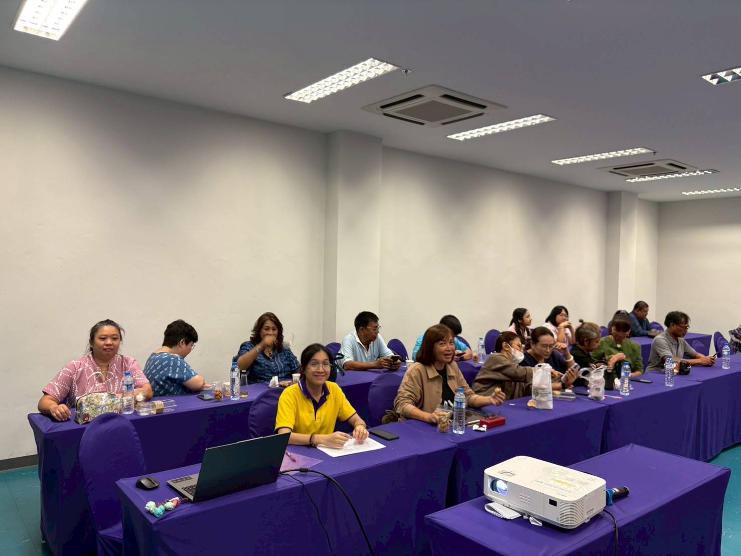 📢📑📑สพจ.นนทบุรีร่วมดำเนินการประชุมคัดเลือกคณะกรรมการเครือข่ายกลุ่มอาชีพ และผู้ผลิต ผู้ประกอบการหนึ่งตำบล หนึ่งผลิตภัณฑ์ (OTOP) ระดับจังหวัด จังหวัดนนทบุรี