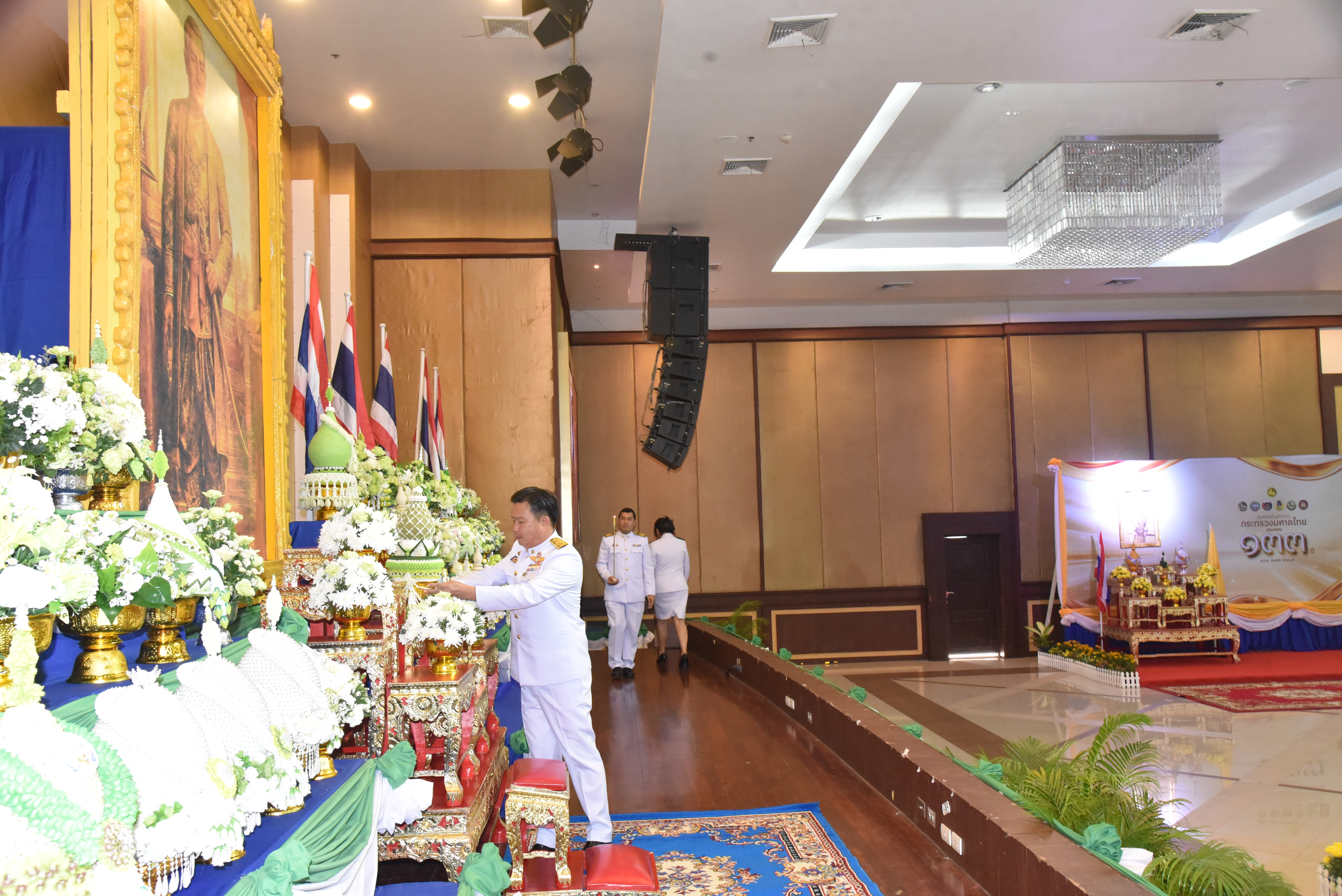 จังหวัดนนทบุรีจัดพิธีวันจักรี เพื่อระลึกถึงพระมหากรุณาธิคุณ พระบาทสมเด็จพระพุทธยอดฟ้าจุฬาโลกมหาราช