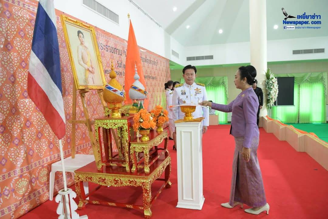 จังหวัดนนทบุรีจัดพิธีมอบแบบลายผ้าพระราชทาน “ผ้าลายศิริราชพัสตราภรณ์”
