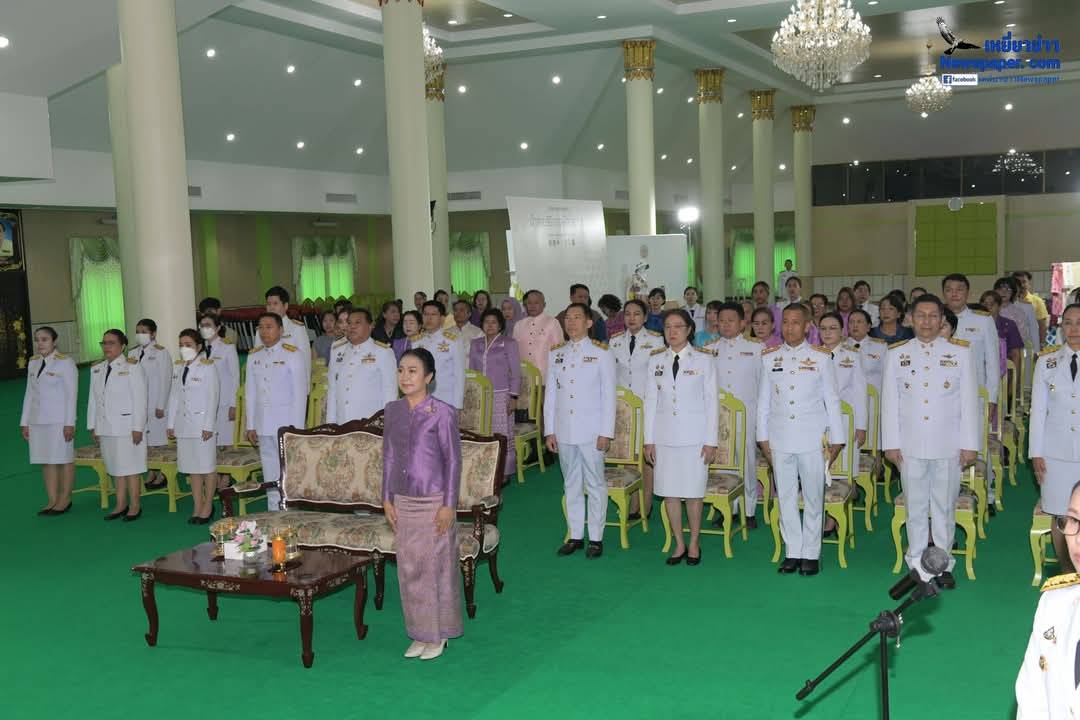 จังหวัดนนทบุรีจัดพิธีมอบแบบลายผ้าพระราชทาน “ผ้าลายศิริราชพัสตราภรณ์”