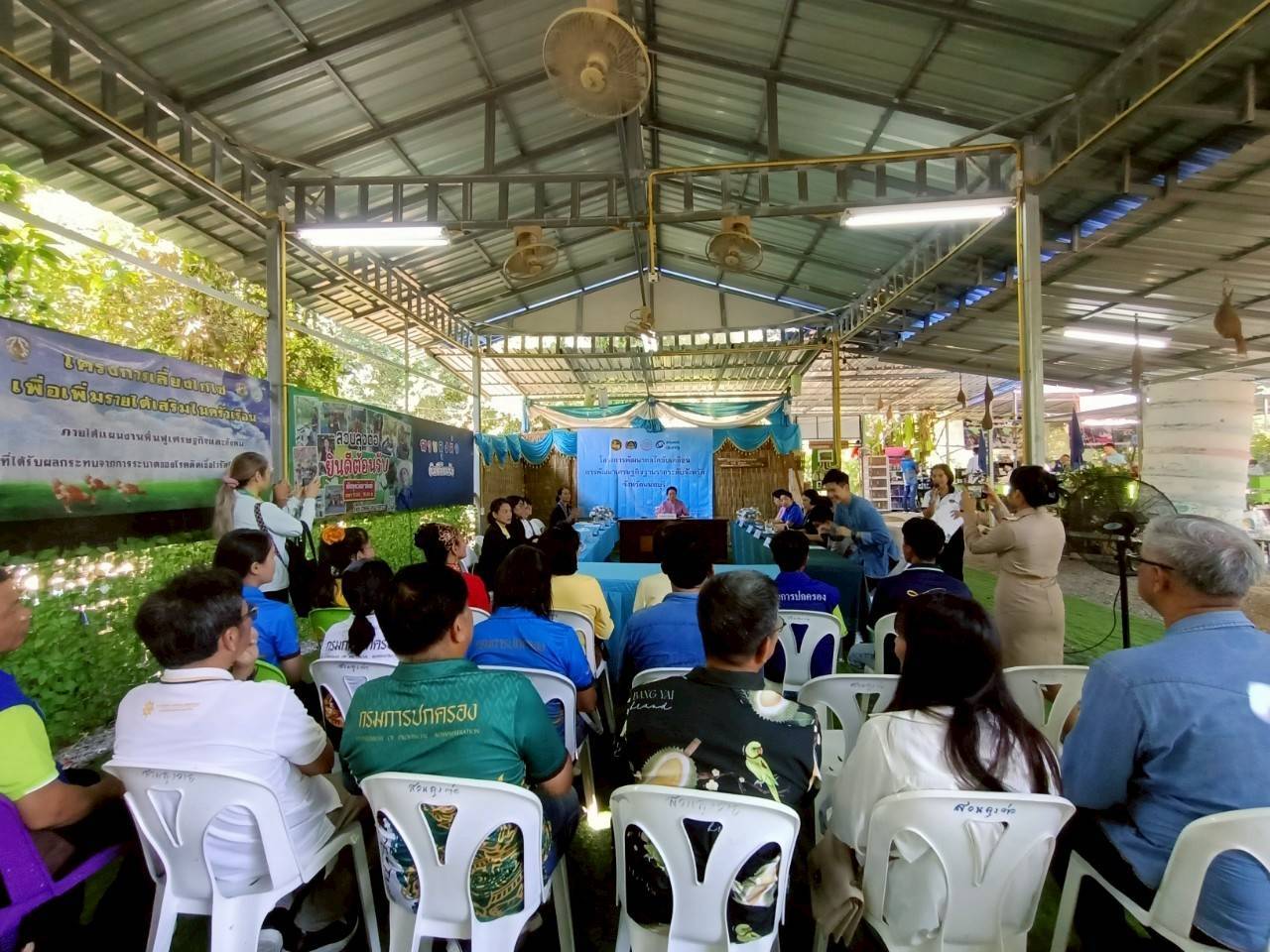 พช.นนท์ ประชุมขับเคลื่อนการพัฒนาเศรษฐกิจฐานรากและประชารัฐ