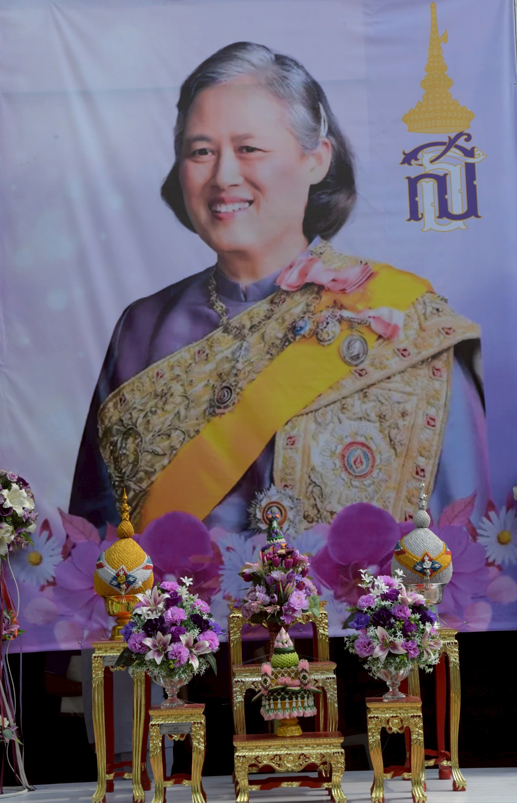 จังหวัดนนทบุรีจัดพิธีทอดผ้าป่าสมทบกองทุนพัฒนาเด็กชนบท ในพระราชูปถัมภ์สมเด็จพระเทพรัตนราชสุดาฯ สยามบรมราชกุมารี