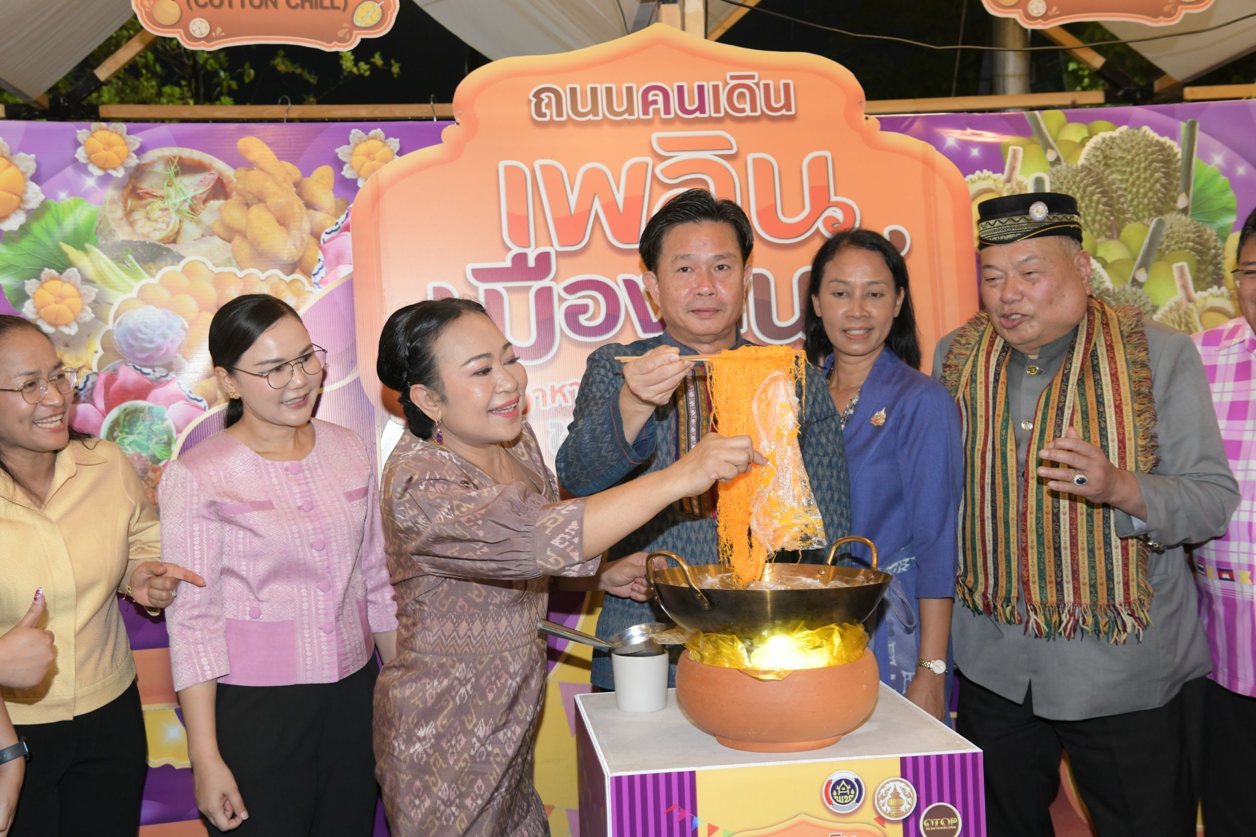 นนทบุรี – โครงการถนนคนเดินเที่ยวเพลินช้อปผลิตภัณฑ์ชุมชน ชิมผลไม้เมืองนนท์