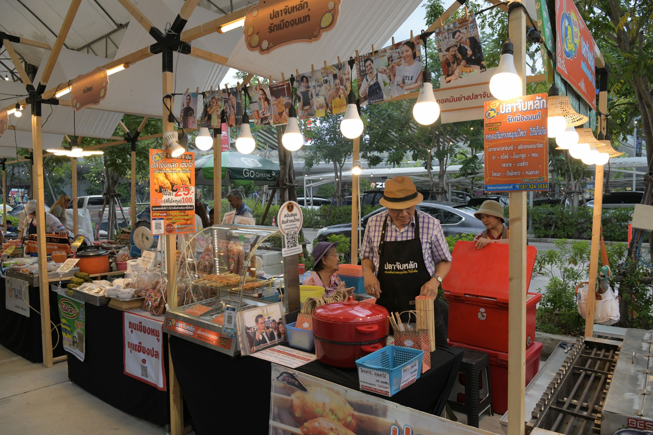 นนทบุรี – โครงการถนนคนเดินเที่ยวเพลินช้อปผลิตภัณฑ์ชุมชน ชิมผลไม้เมืองนนท์