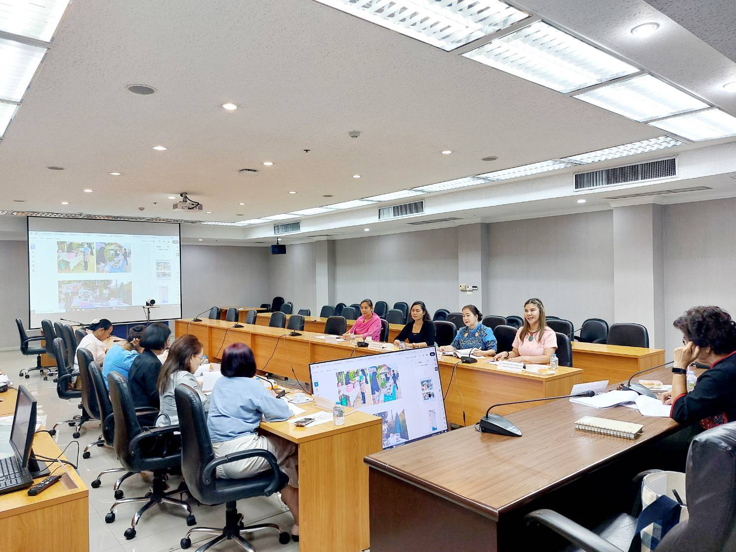 📢📢 พช.นนทบุรี จัดประชุมคณะทำงานขับเคลื่อนกองทุนพัฒนาบทบาทสตรีจังหวัดนนทบุรี ครั้งที่ 4/2568