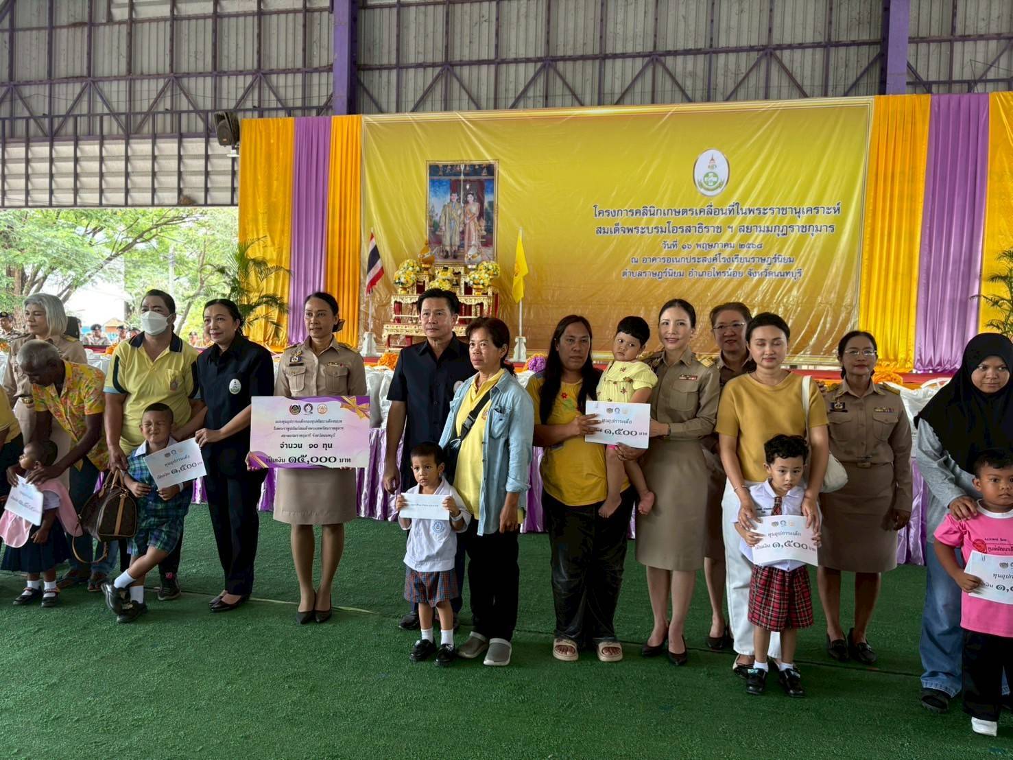 ✨️✨️สำนักงานพัฒนาชุมชนจังหวัดนนทบุรี และสำนักงานพัฒนาชุมชนอำเภอไทรน้อย ร่วมกิจกรรมเกษตรเคลื่อนที่ในพระราชานุเคราะห์ สมเด็จพระบรมโอรสาธิราชฯ สยามมกุฎราชกุมารี ประจำปีงบประมาณ พ.ศ. 2568 ไตรมาสที่ 3 และโครงการ “หน่วยบำบัดทุกข์ บำรุงสุข สร้างร้อยยิ้มให้ประชาชน” จังหวัดนนทบุรี ประจำปี พ.ศ. 2568 ครั้งที่ 2 (จังหวัดเคลื่อนที่)