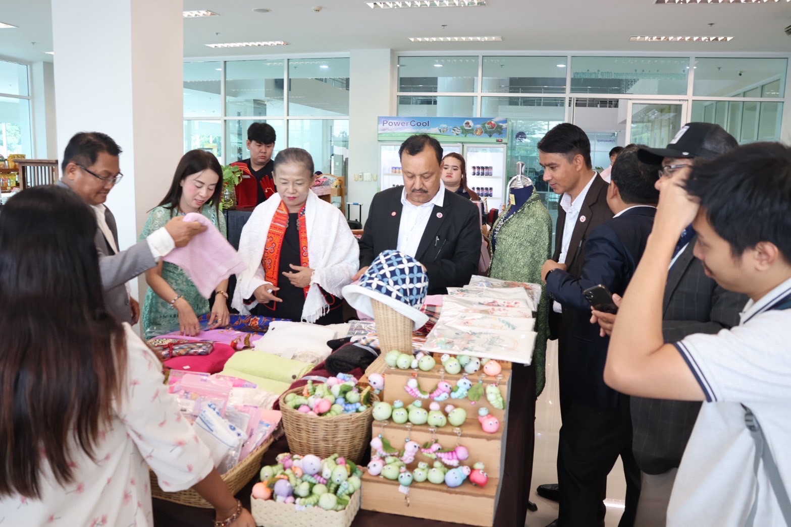 📣📣สพจ.นนท์ ร่วมต้อนรับคณะดูงานจากประเทศเนปาล ณ ศูนย์ OTOP จังหวัดนนทบุรี