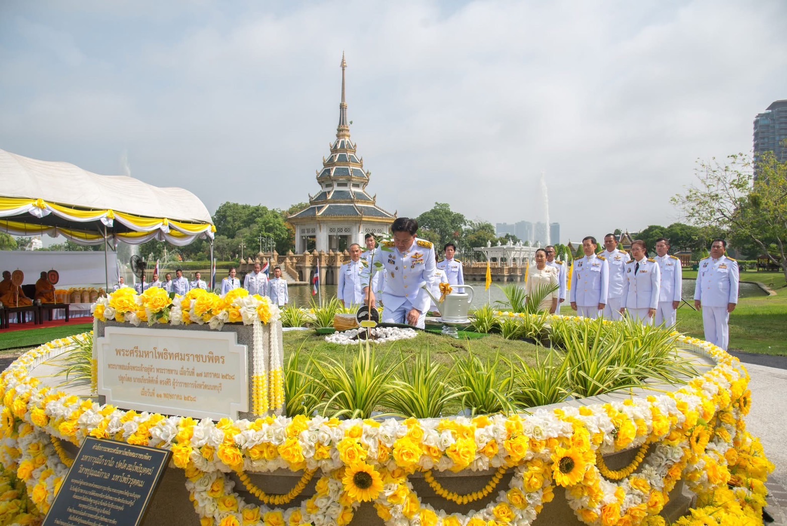 สำนักงานพัฒนาชุมชนจังหวัดนนทบุรี เข้าร่วมพิธีปลูกต้น “พระศรีมหาโพธิทศมราชบพิตร”เพื่อเป็นสัญลักษณ์แห่งความร่มเย็นเป็นสุข ความมั่นคง และเป็นสิริมงคลแก่แผ่นดิน