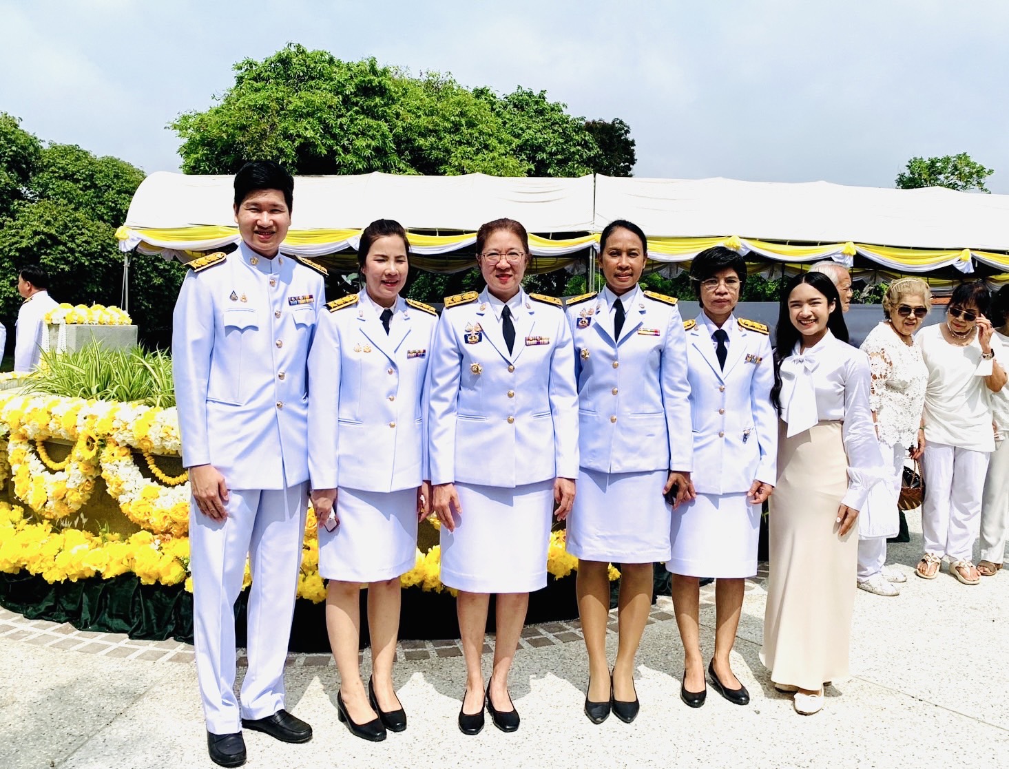 สำนักงานพัฒนาชุมชนจังหวัดนนทบุรี เข้าร่วมพิธีปลูกต้น “พระศรีมหาโพธิทศมราชบพิตร”เพื่อเป็นสัญลักษณ์แห่งความร่มเย็นเป็นสุข ความมั่นคง และเป็นสิริมงคลแก่แผ่นดิน