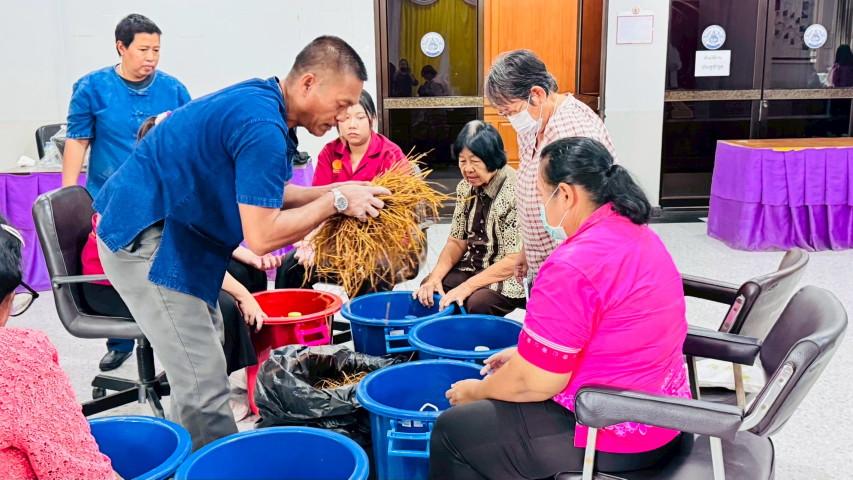 จังหวัดนนทบุรีจัดโครงการ “นนทบุรีปันสุข สร้างอาชีพสู่ชุมชน” ตามโครงการตามโครงการพัฒนาพื้นที่  ตามแนวพระราชดำริและหลักปรัชญาของเศรษฐกิจพอเพียง ประจำปีงบประมาณ พ.ศ. 2568