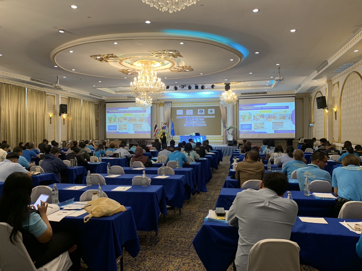 จังหวัดนนทบุรี ดำเนินโครงการเสริมสร้างและพัฒนาศักยภาพวิทยากรกระบวนการกองทุนแม่ของแผ่นดินระดับเครือข่ายหมู่บ้าน/ชุมชน (ครู ค) จังหวัดนนทบุรี