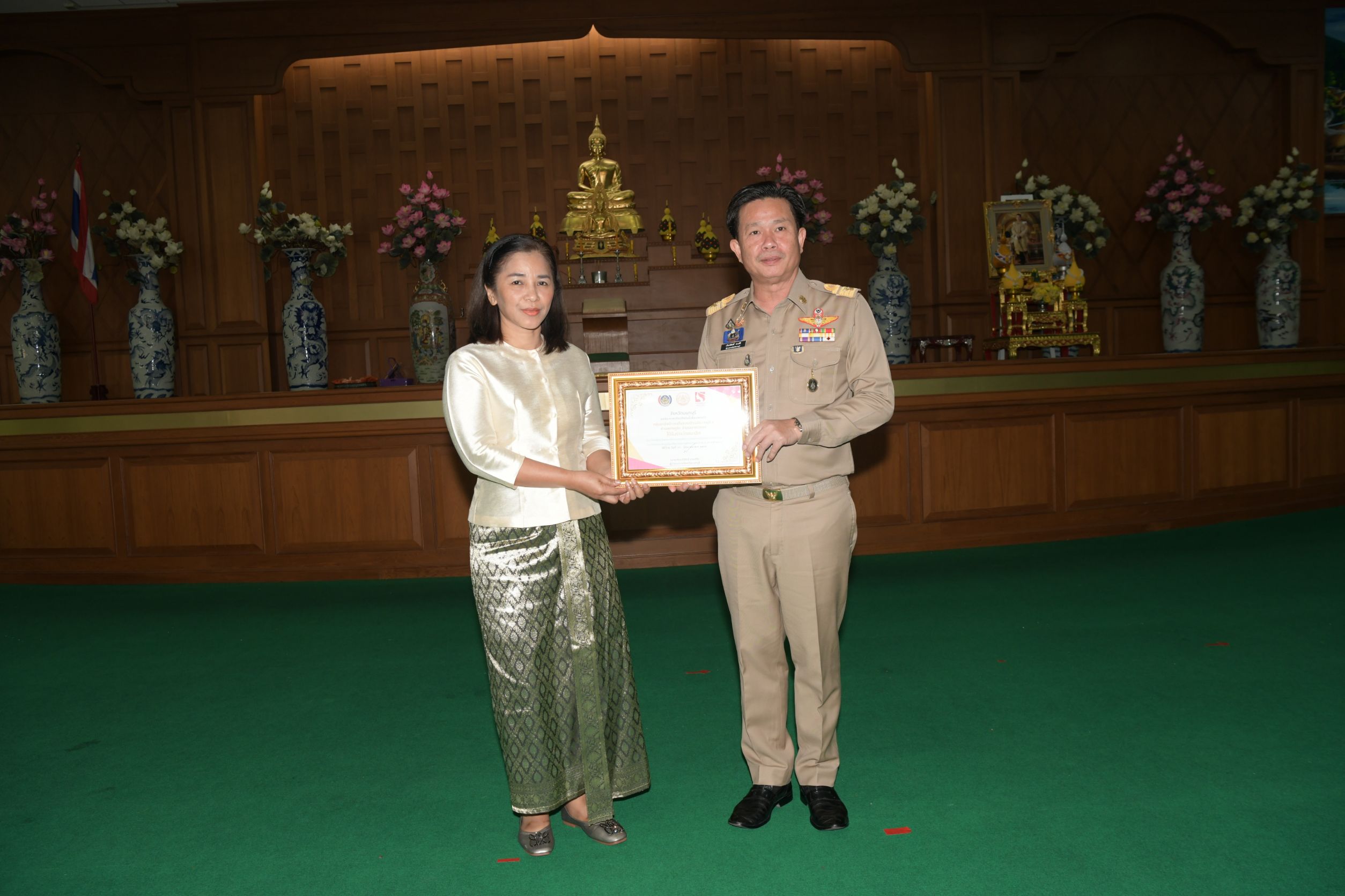 พช.นนทบุรี มอบเกียรติบัตรการคัดสรรกิจกรรมพัฒนาชุมชนดีเด่น ประจำปี 2568 และรางวัลคนกองทุนพัฒนาบทบาทสตรีดีเด่นระดับจังหวัด จังหวัดนนทบุรี ตามโครงการเชิดชูเกียรติคนกองทุนพัฒนาบทบาทสตรี ประจำปี 2568