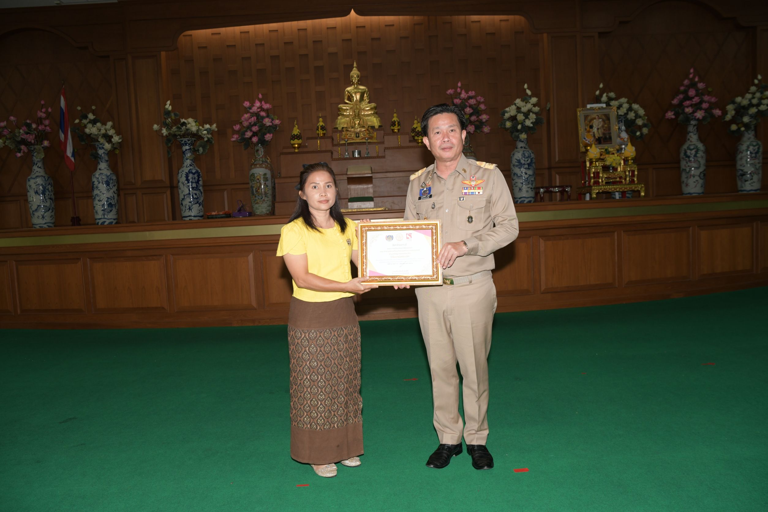 พช.นนทบุรี มอบเกียรติบัตรการคัดสรรกิจกรรมพัฒนาชุมชนดีเด่น ประจำปี 2568 และรางวัลคนกองทุนพัฒนาบทบาทสตรีดีเด่นระดับจังหวัด จังหวัดนนทบุรี ตามโครงการเชิดชูเกียรติคนกองทุนพัฒนาบทบาทสตรี ประจำปี 2568