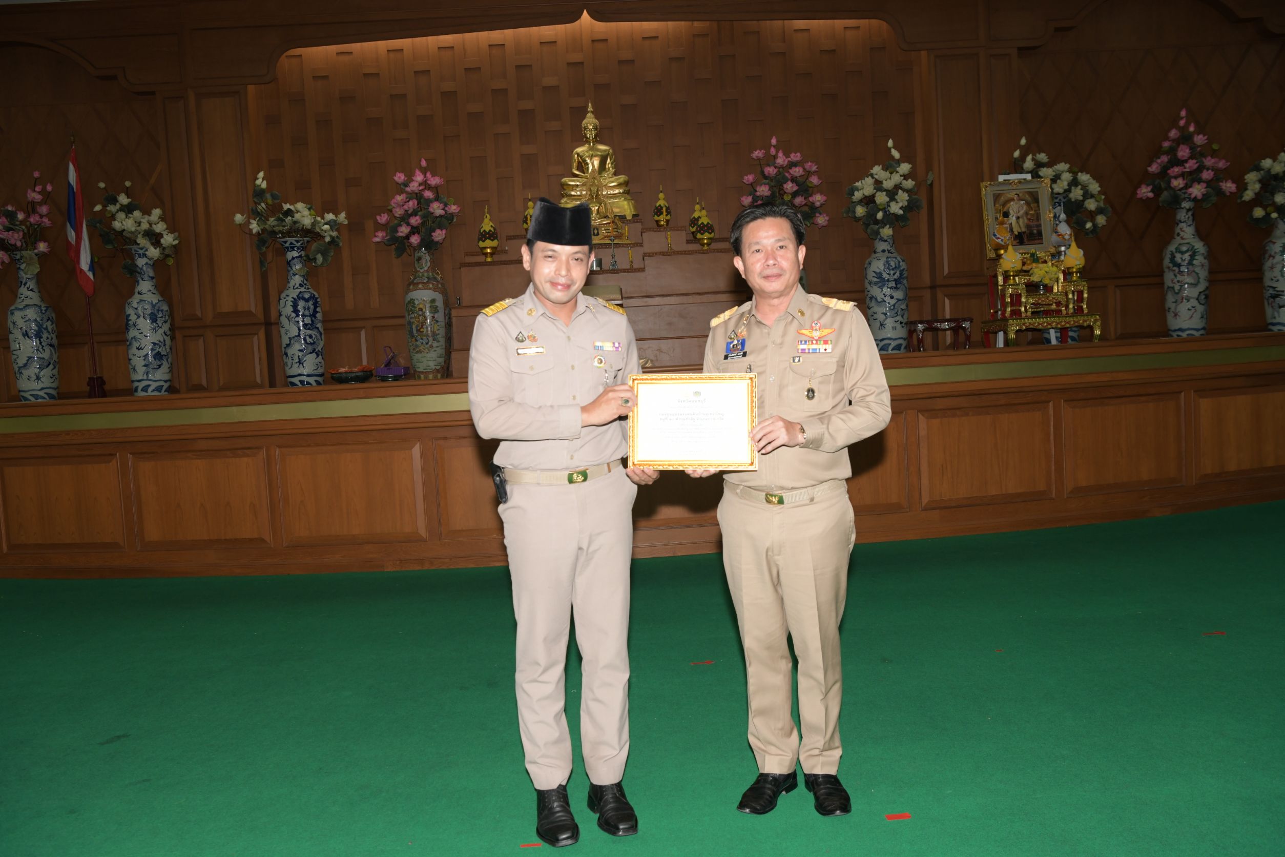 พช.นนทบุรี มอบเกียรติบัตรการคัดสรรกิจกรรมพัฒนาชุมชนดีเด่น ประจำปี 2568 และรางวัลคนกองทุนพัฒนาบทบาทสตรีดีเด่นระดับจังหวัด จังหวัดนนทบุรี ตามโครงการเชิดชูเกียรติคนกองทุนพัฒนาบทบาทสตรี ประจำปี 2568