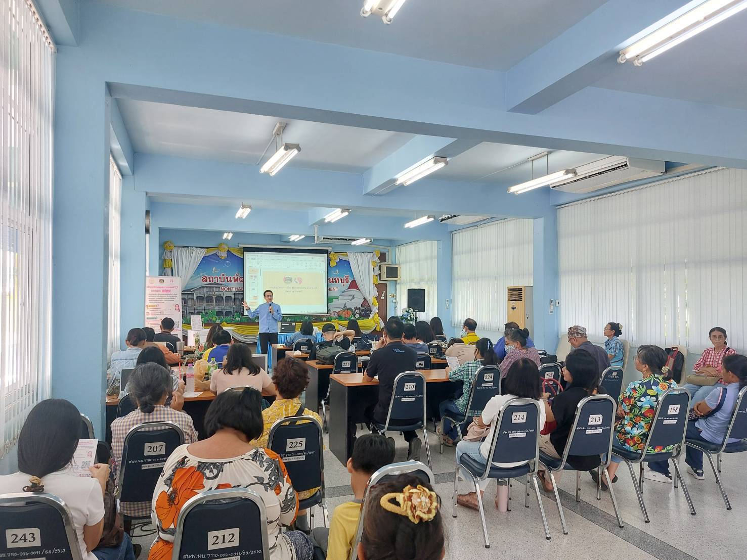 📣📣 พช.นนทบุรี ออกบูธประชาสัมพันธ์รับสมัครสมาชิกกองทุนพัฒนาบทบาทสตรี