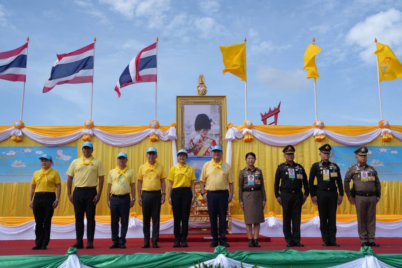 สพจ.นนทบุรี ร่วมกิจกรรมจิตอาสาบริการประชาชน เนื่องในโอกาสวันเฉลิมพระชนมพรรษา พระบาทสมเด็จพระเจ้าอยู่หัว 28 กรกฎาคม 2568