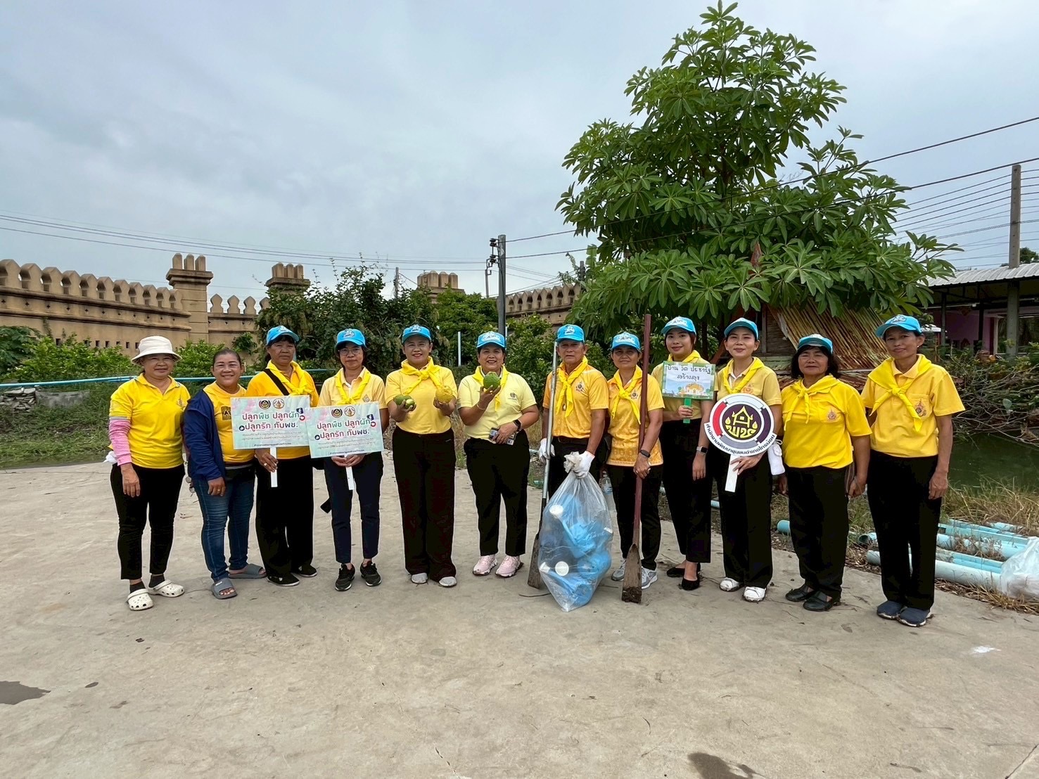สพจ.นนทบุรี ร่วมกับสพอ.ไทรน้อยจัดกิจกรรมเฉลิมพระเกียรติพระบาทสมเด็จพระเจ้าอยู่หัว เนื่องในโอกาสวันเฉลิมพระชนมพรรษา 28 กรกฎาคม 2568