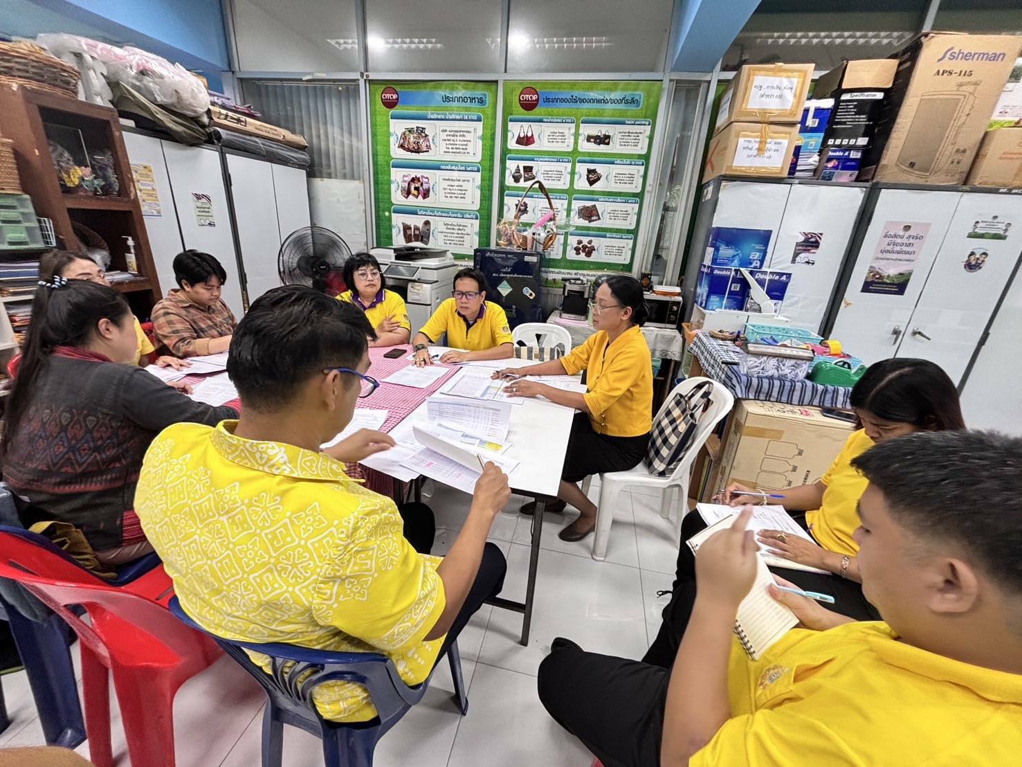 พช.นนทบุรี ลงพื้นที่กำกับ ติดตาม ให้คำแนะนำ และสนับสนุนการบริหารจัดการหนี้กองทุนพัฒนาบทบาทสตรีในระดับอำเภอ