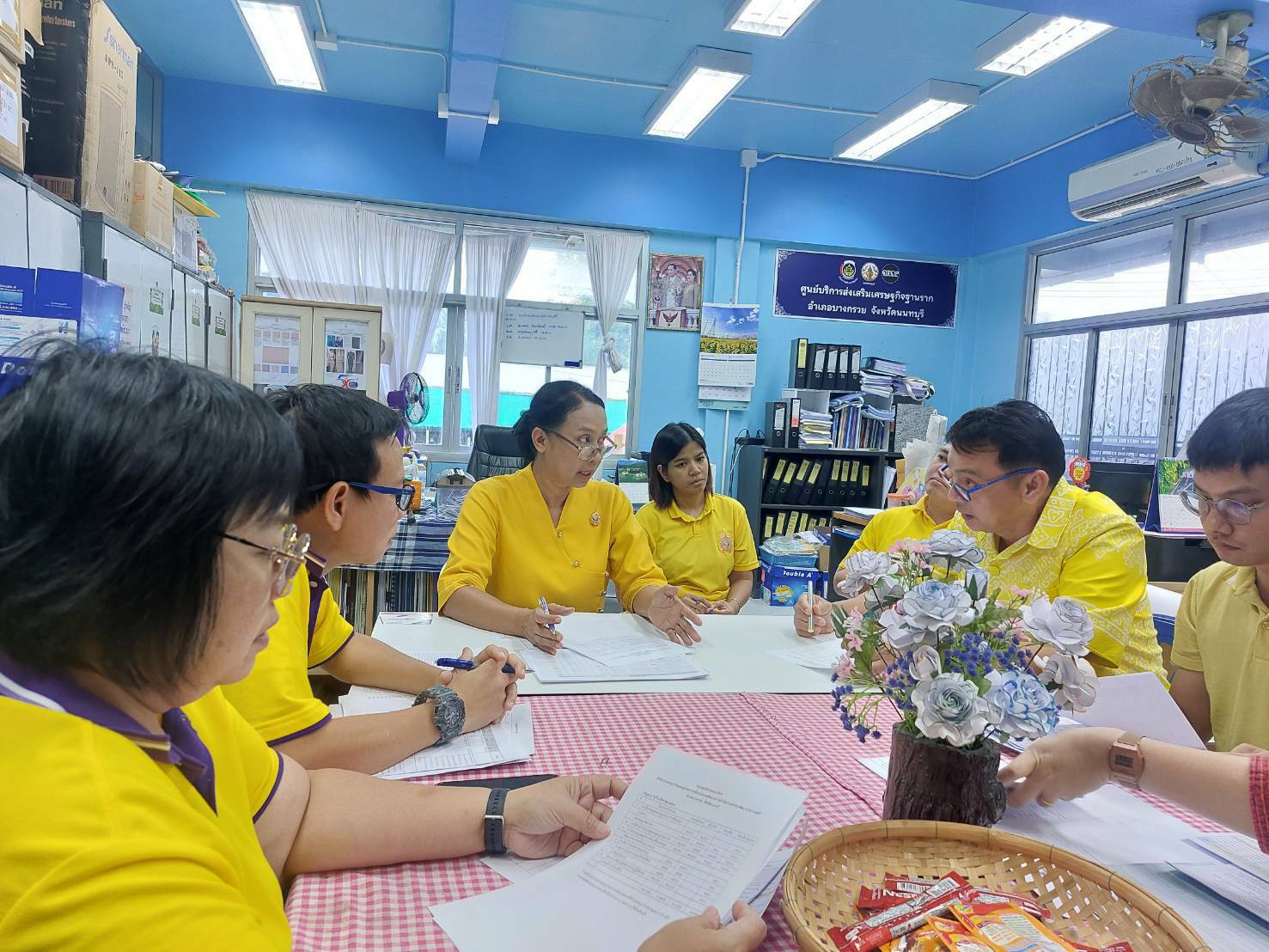 พช.นนทบุรี ลงพื้นที่กำกับ ติดตาม ให้คำแนะนำ และสนับสนุนการบริหารจัดการหนี้กองทุนพัฒนาบทบาทสตรีในระดับอำเภอ