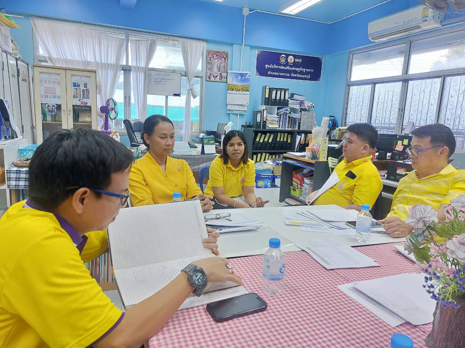 พช.นนทบุรี ลงพื้นที่กำกับ ติดตาม ให้คำแนะนำ และสนับสนุนการบริหารจัดการหนี้กองทุนพัฒนาบทบาทสตรีในระดับอำเภอ