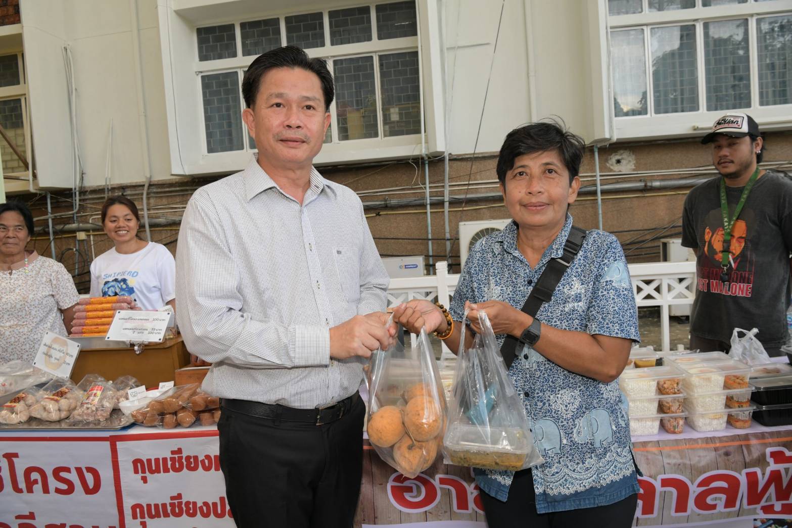 📢✊✅สพจ.นนทบุรีขอเชิญชวนผู้ที่สนใจเข้ามาชิม ช้อป ใช้ ณ ตลาดโดมนนท์ ศาลากลางจังหวัดนนทบุรี