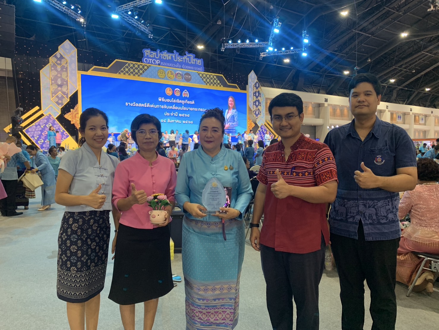 พช.นนทบุรี ร่วมโครงการส่งเสริมและพัฒนาอาชีพ ประจำปี 2568 กิจกรรมถอดบทเรียนความสำเร็จการขับเคลื่อนนโยบายกระทรวงมหาดไทย กิจกรรมที่ 2 การเชิดชูเกียรติสตรีดีเด่นการขับเคลื่อนกิจกรรมตามภารกิจองค์กรสตรี