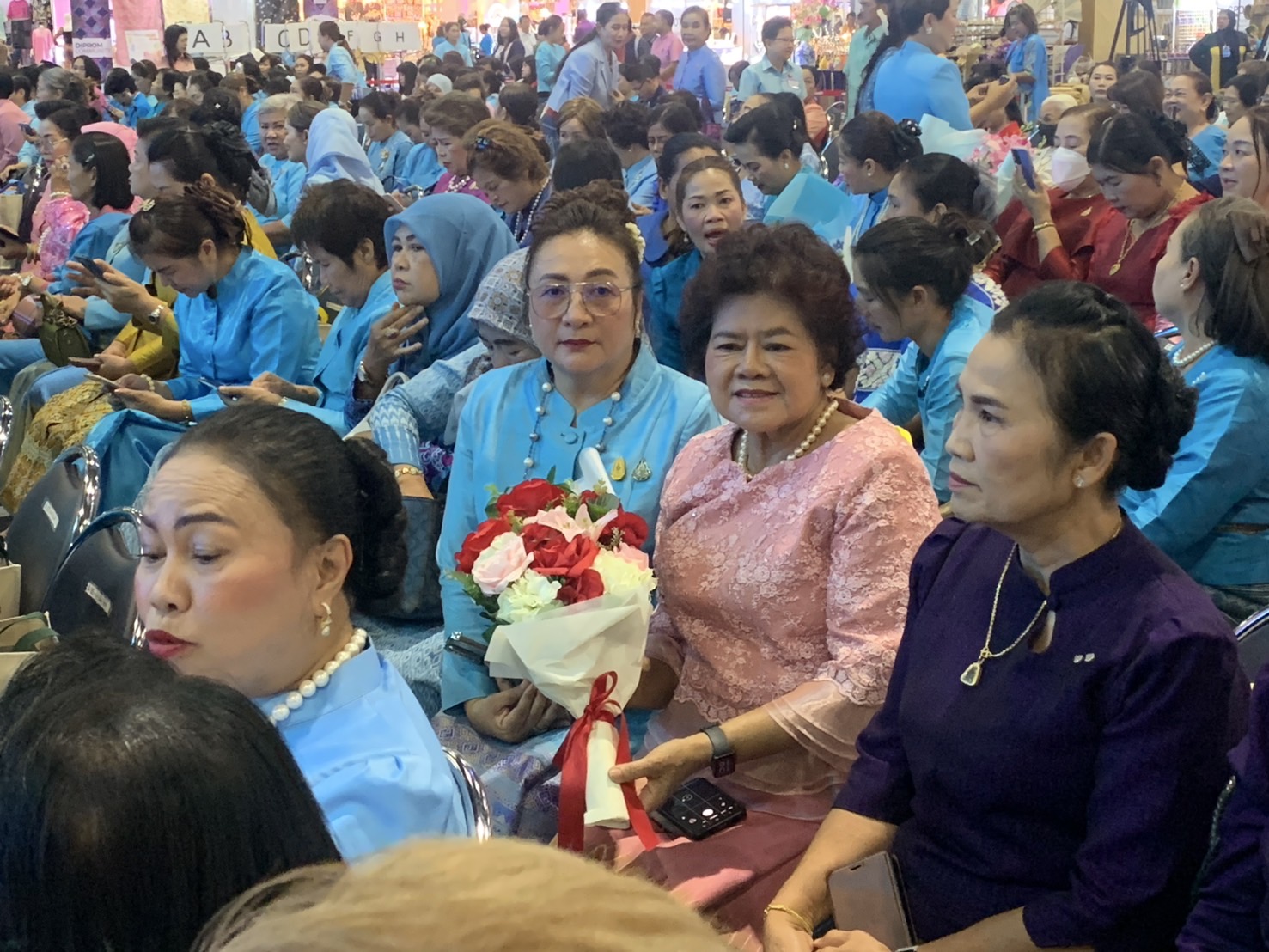 พช.นนทบุรี ร่วมโครงการส่งเสริมและพัฒนาอาชีพ ประจำปี 2568 กิจกรรมถอดบทเรียนความสำเร็จการขับเคลื่อนนโยบายกระทรวงมหาดไทย กิจกรรมที่ 2 การเชิดชูเกียรติสตรีดีเด่นการขับเคลื่อนกิจกรรมตามภารกิจองค์กรสตรี